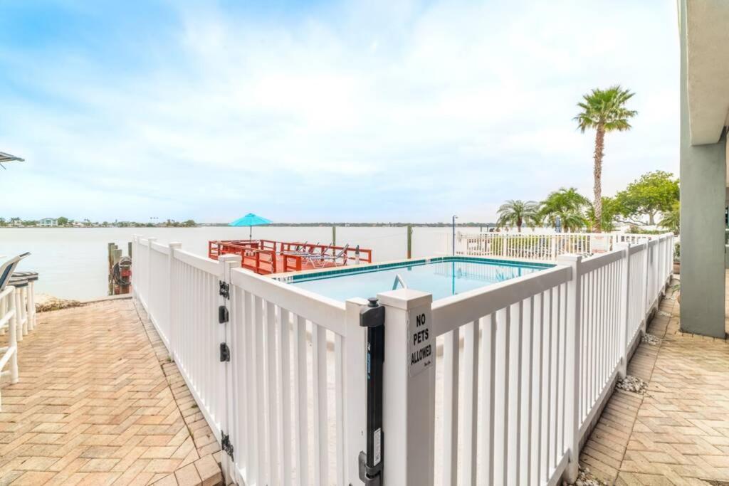דירות סיינט פיט ביץ' 102-Tiny Treasure-Waterfront With Heated Pool מראה חיצוני תמונה